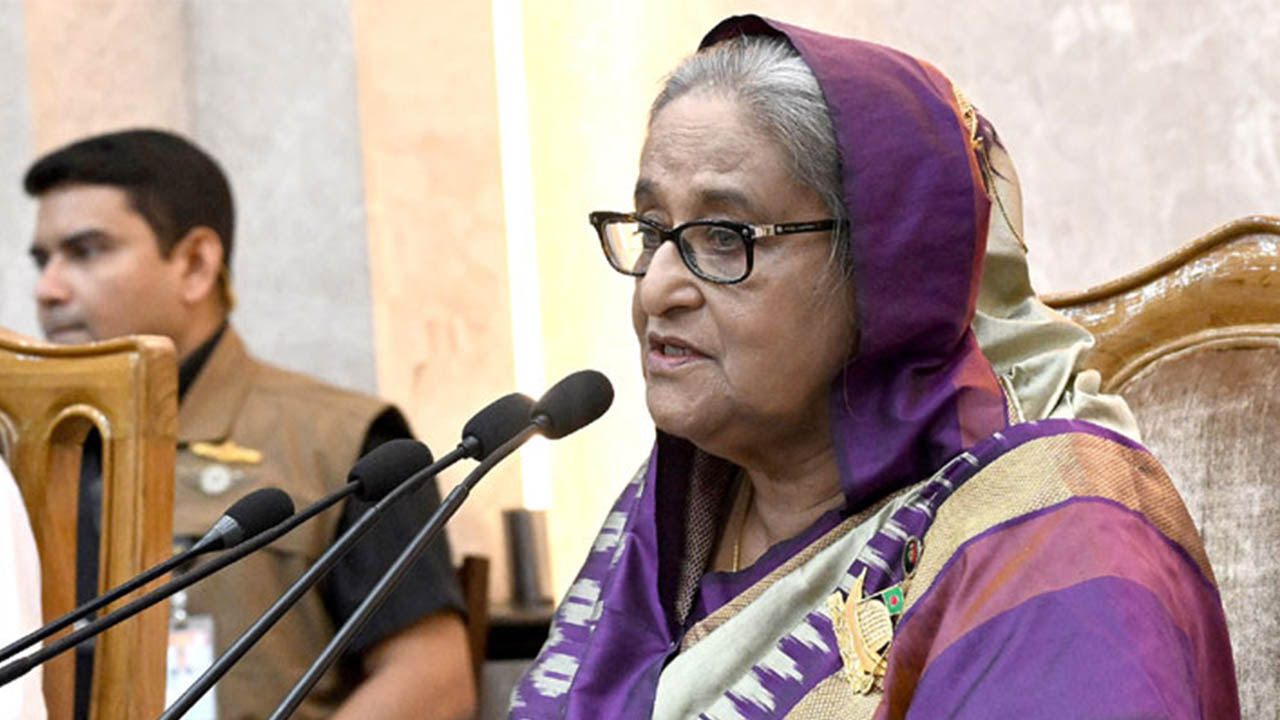 জুলাই-আগস্ট গণহত্যা : শেখ হাসিনার বিরুদ্ধে গ্রেফতারি পরোয়ানা জারি