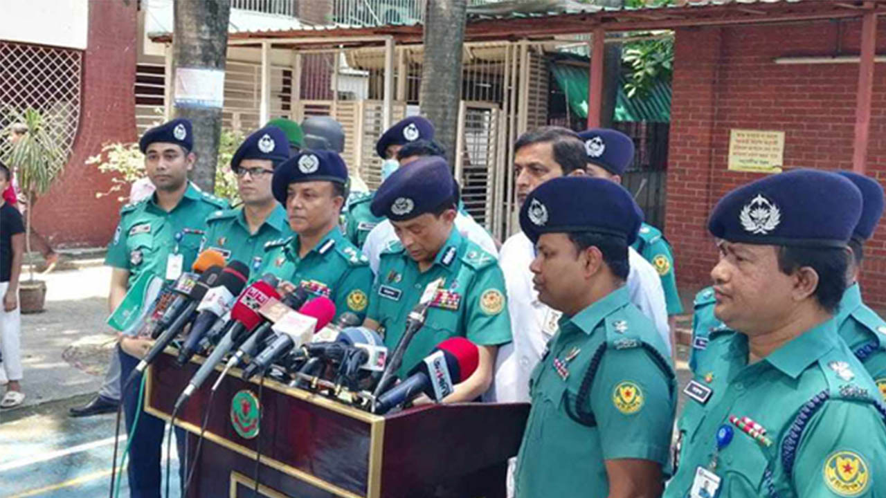 নির্বাচনে পুলিশের শতভাগ নিরপেক্ষতা না থাকলে নাকে খত দিয়ে চলে যাবো : ডিএমপি কমিশনার