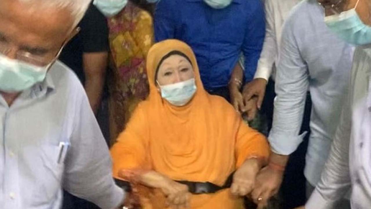 জ্বর কমলেও লিভার জটিলতায় ভুগছেন খালেদা জিয়া