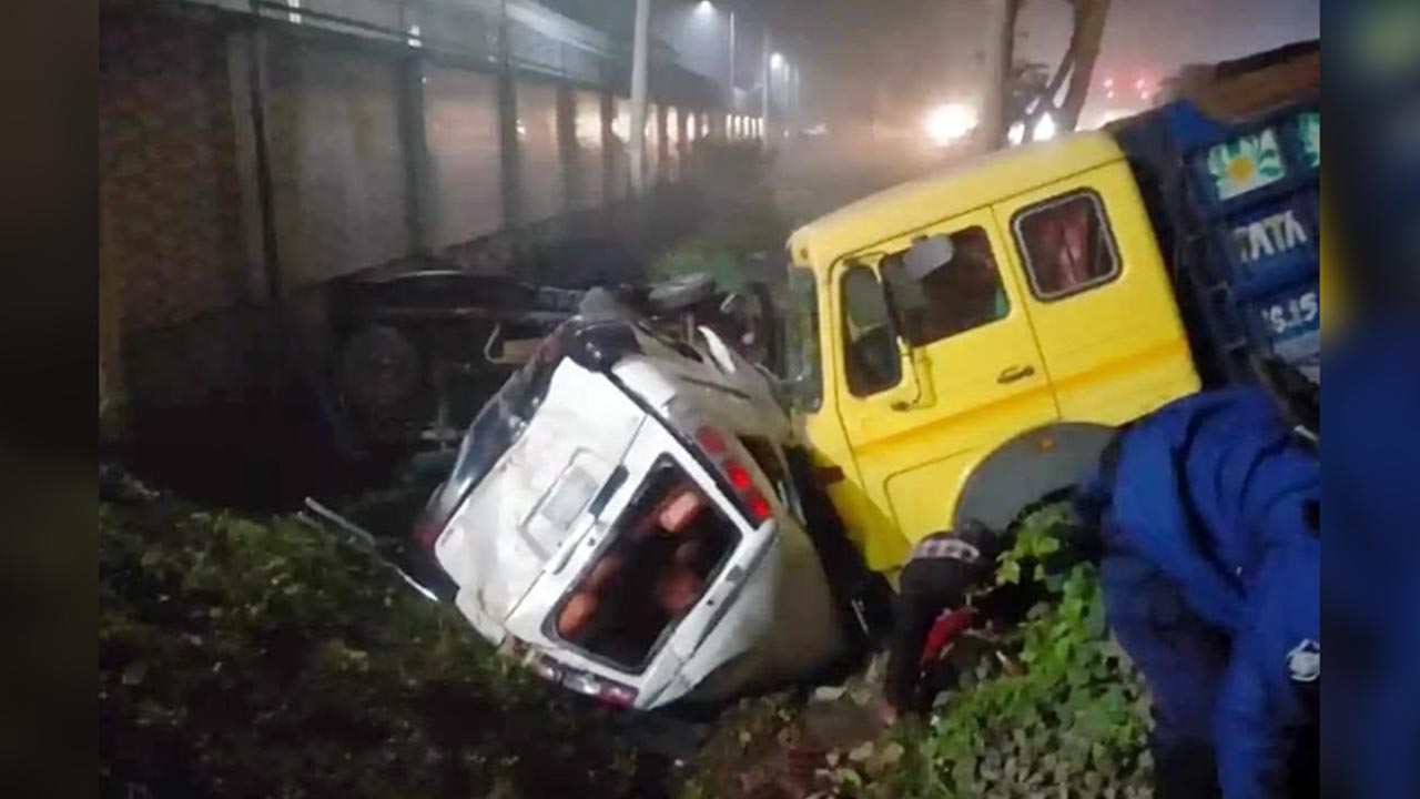 হবিগঞ্জে ট্রাক-প্রাইভেটকার সংঘর্ষে নিহত ৫