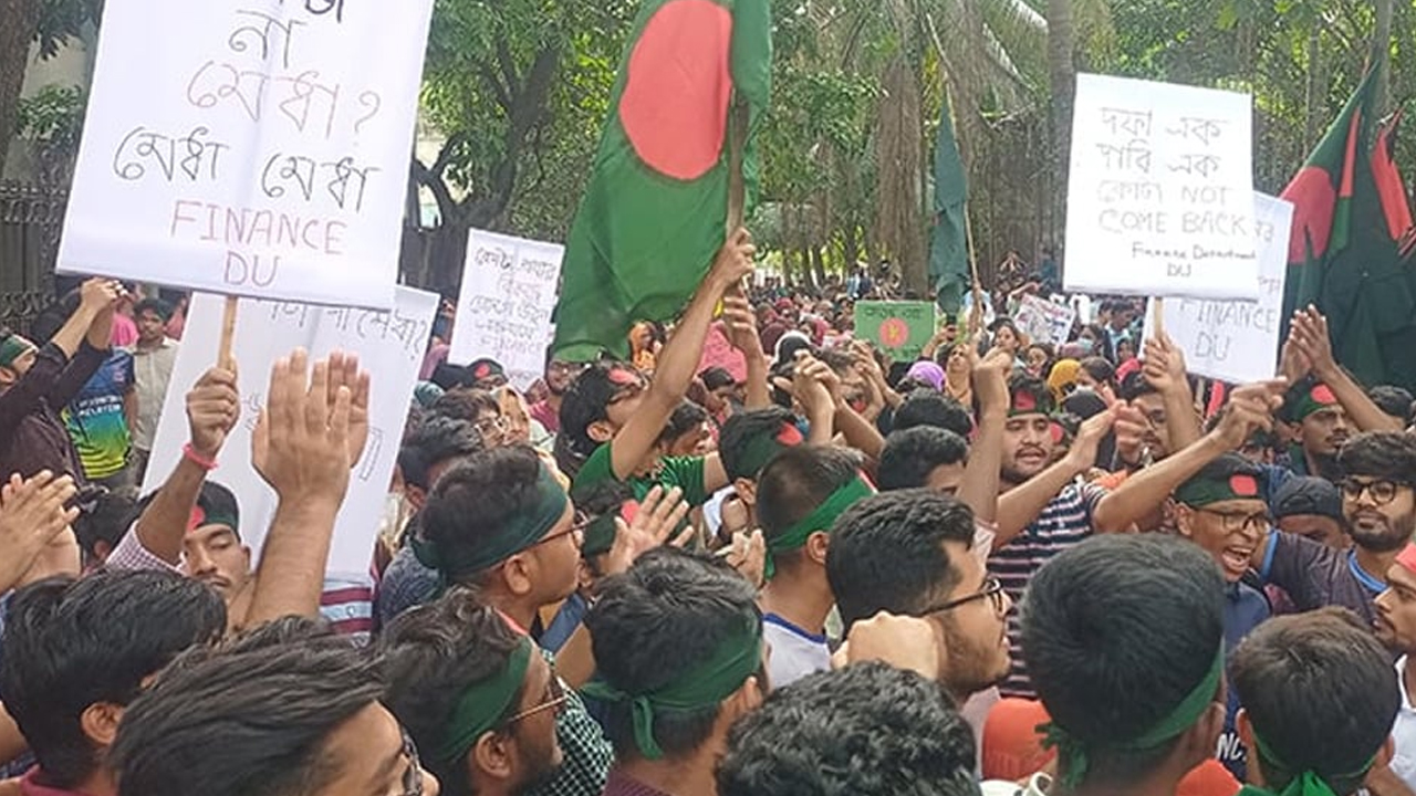 কোটা আন্দোলনের পক্ষে ক্লাস-পরীক্ষা বর্জন করছেন ঢাকা বিশ্ববিদ্যালয়ের শিক্ষার্থীরা