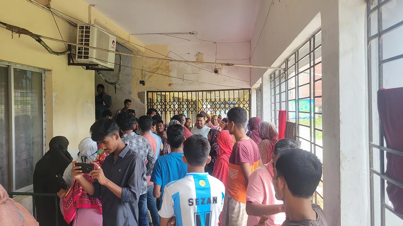 পাবনায় দুর্বৃত্তের ছুরিকাঘাতে নিহত ২