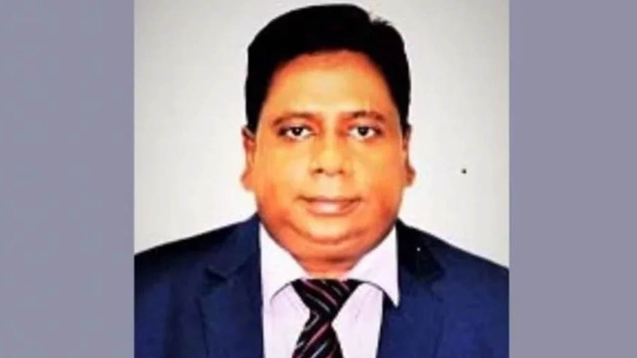 সড়ক দুর্ঘটনায় শিক্ষা মন্ত্রণালয়ের উপসচিব নিহত