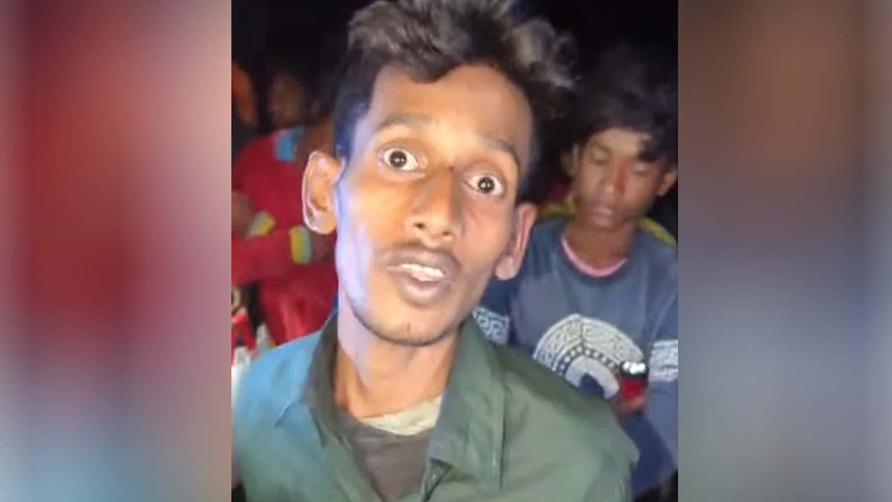 ঘুমের ট্যাবলেট খেয়ে স্ত্রীকে ছুরিকাঘাতে হত্যা