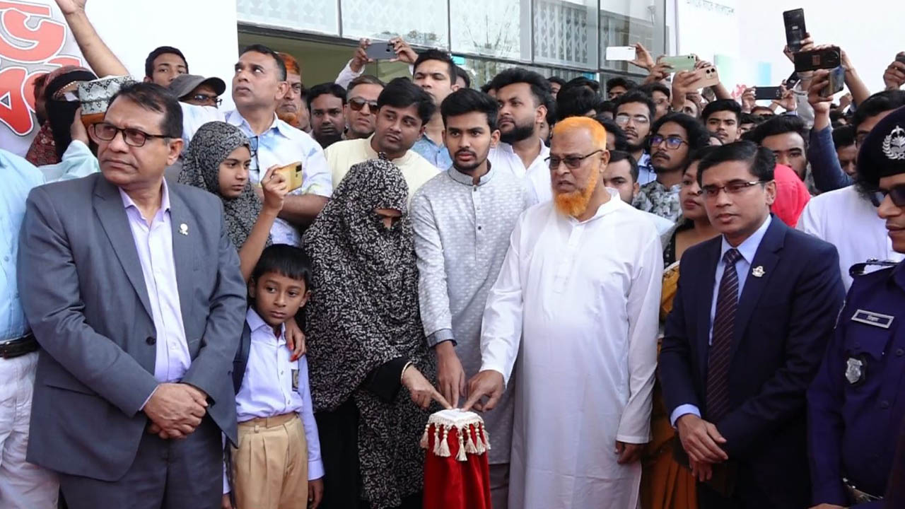 আবরার ফাহাদ হচ্ছেন আগ্রাসন বিরোধী সংগ্রামের চেইন : উপদেষ্টা আসিফ মাহমুদ