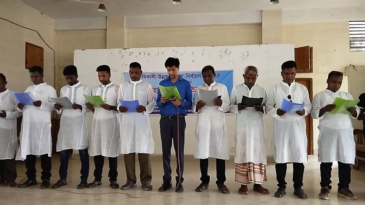 ঘোড়াঘাটে আদিবাসি উন্নয়ন সংস্থার নতুন কমিটির শপথ