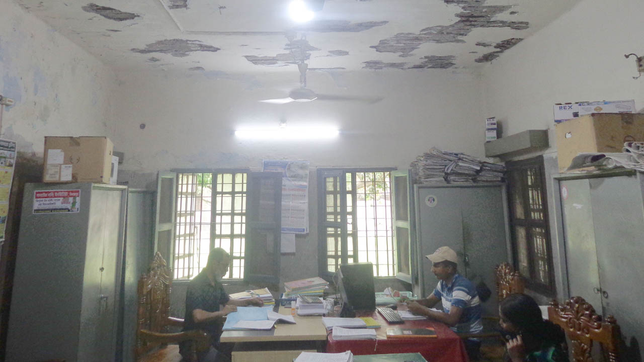ফুলবাড়ী উপজেলা স্বাস্থ্য কমপ্লেক্সে ৭০ বছর ধরে পরিবার পরিকল্পনার নিজস্ব ভবন নেই