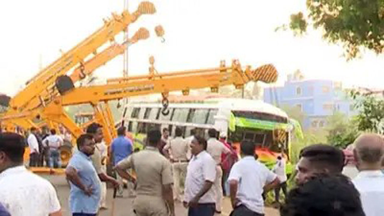 ভারতে বাস দুর্ঘটনা, ৭০ জনের বেশি বাংলাদেশি পর্যটক